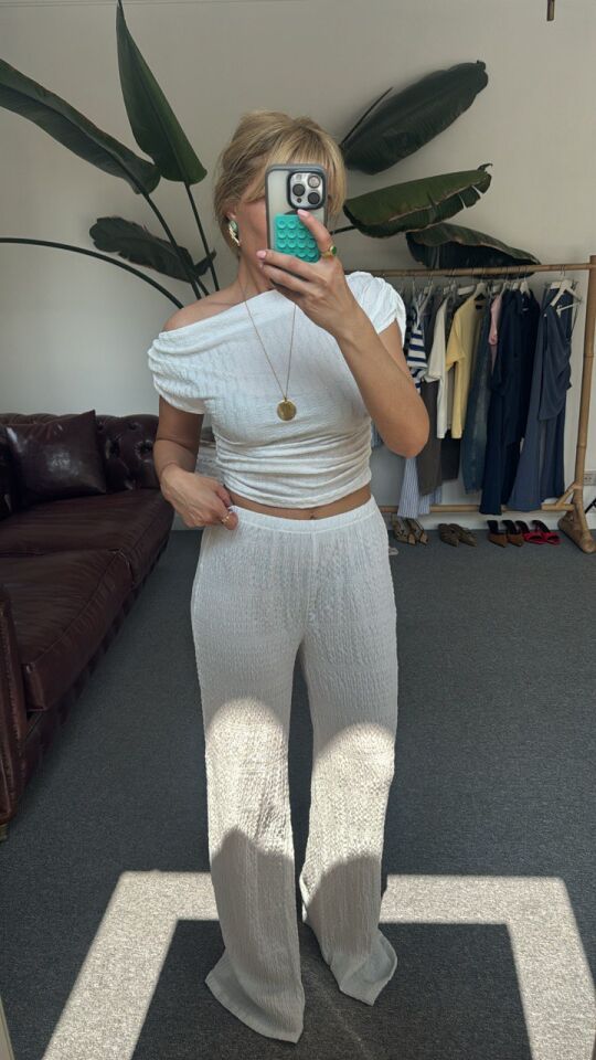 BEYAZ BLUZ PANTOLON GOFRE TAKIM