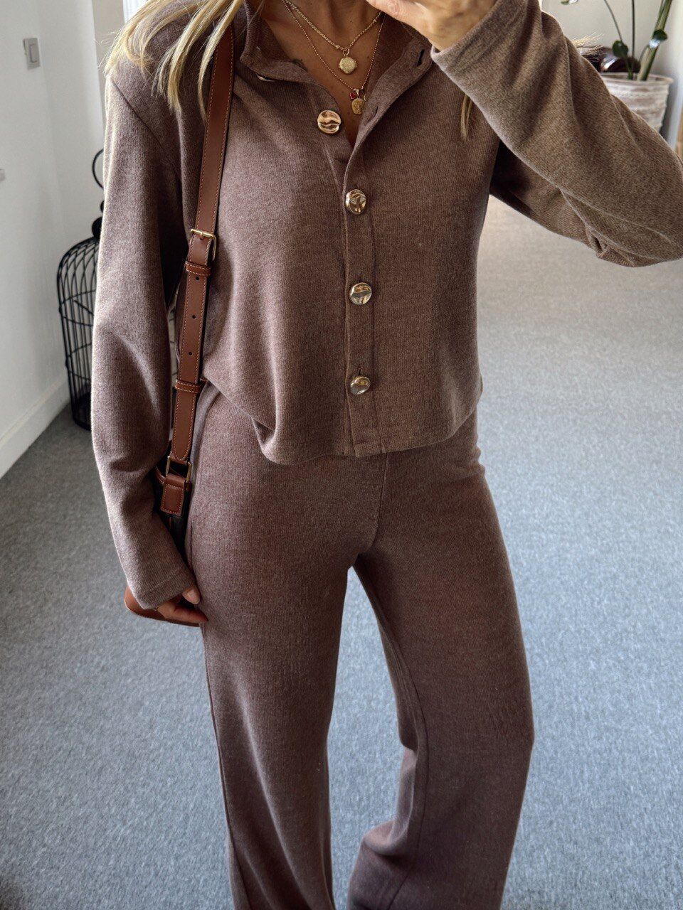 AÇIK KAHVE DÜĞMELİ HIRKA PANTOLON TAKIM