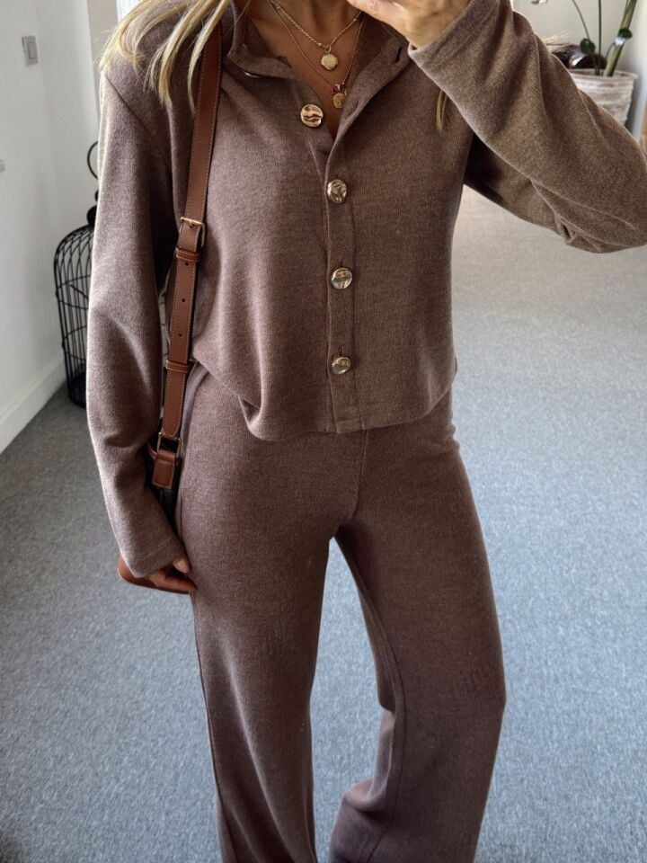 AÇIK KAHVE DÜĞMELİ HIRKA PANTOLON TAKIM