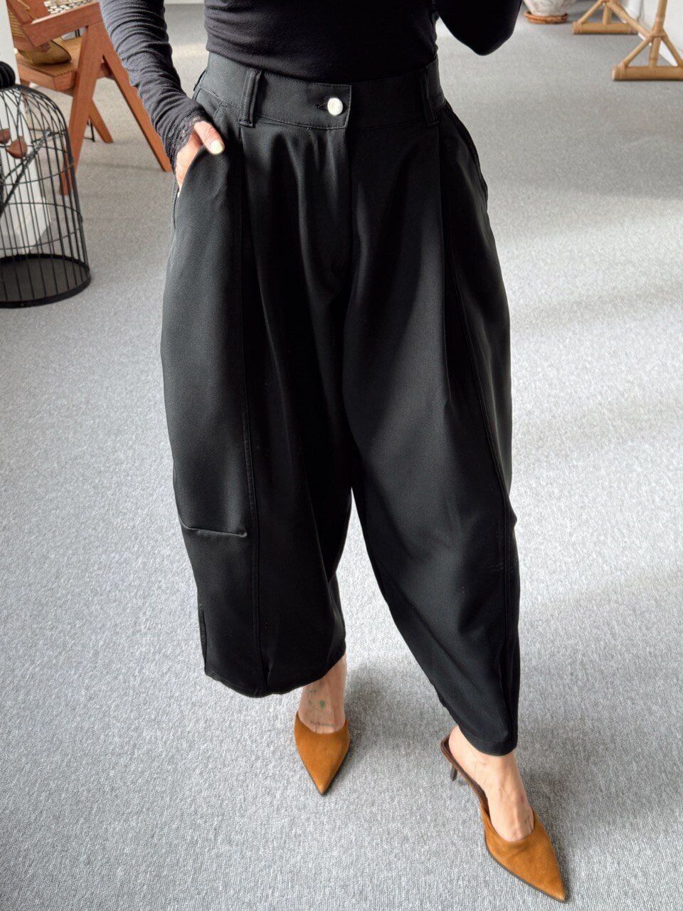 SİYAH PAÇA PİLELİ BOL PANTOLON