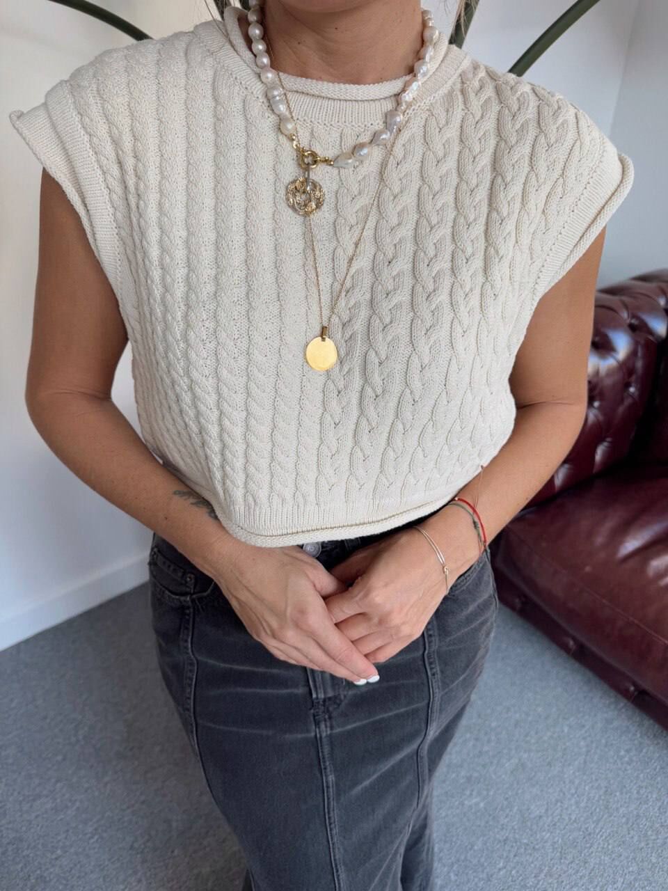 KREM DOKULU KOLSUZ TRİKO