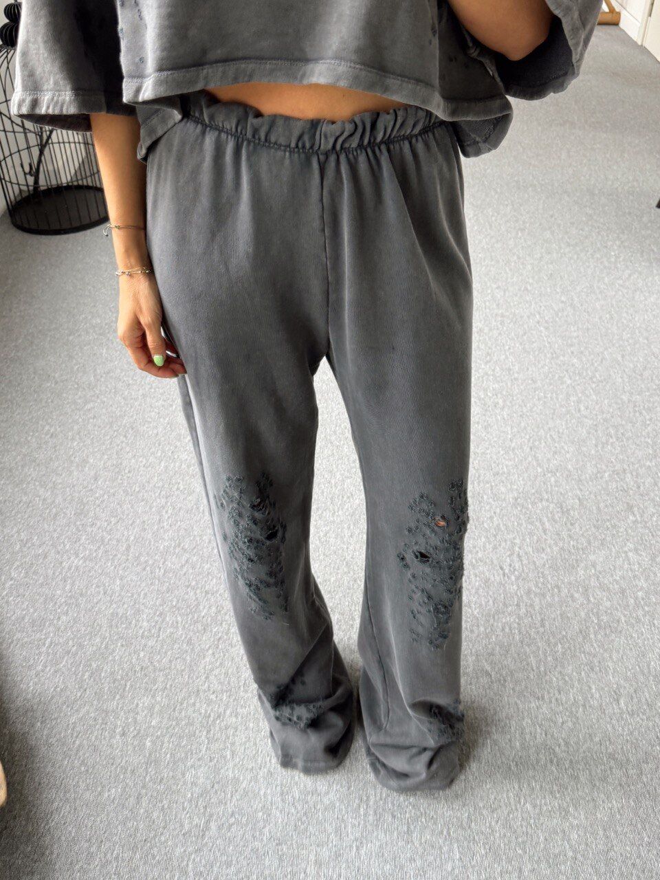 GRİ YIKAMALI YIRTIK DETAY TAKIM