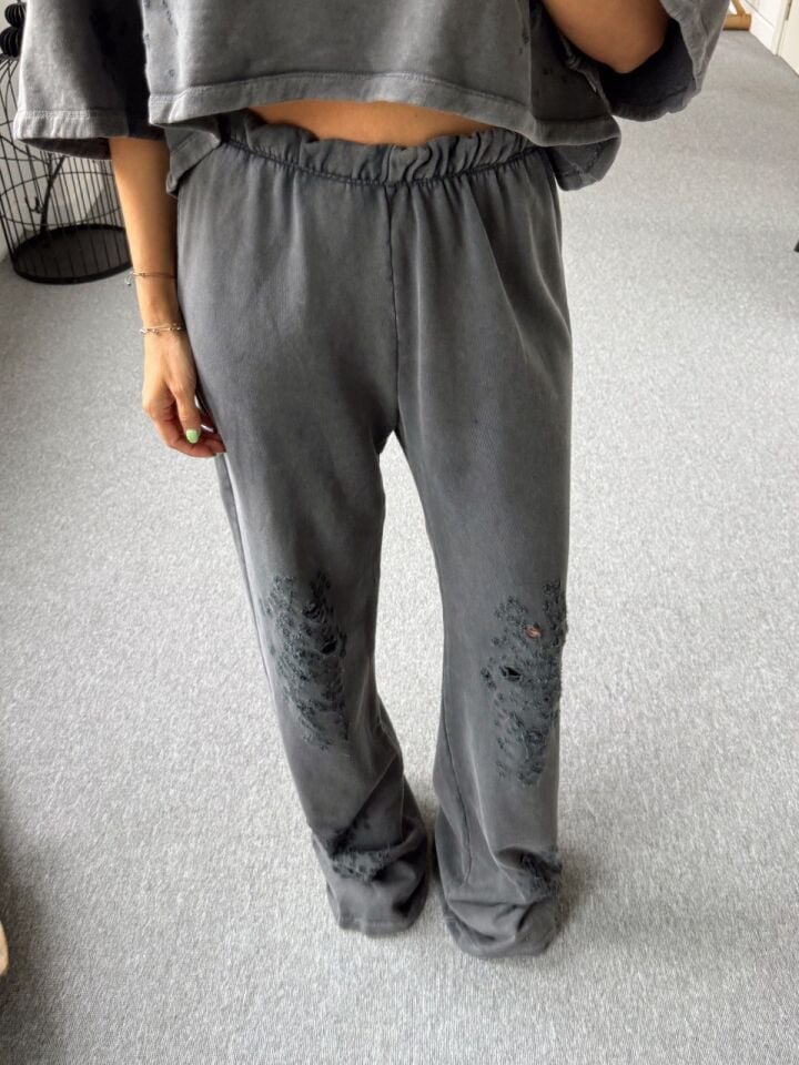 GRİ YIKAMALI YIRTIK DETAY TAKIM