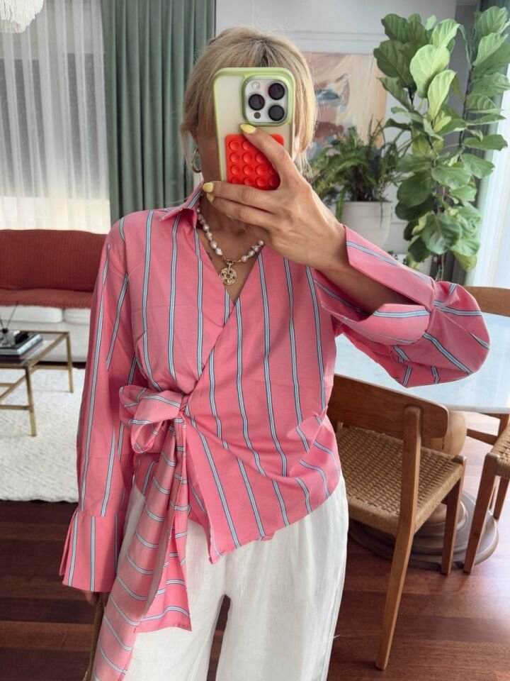 PEMBE-MAVİ YANDAN BAĞLAMALI GÖMLEK