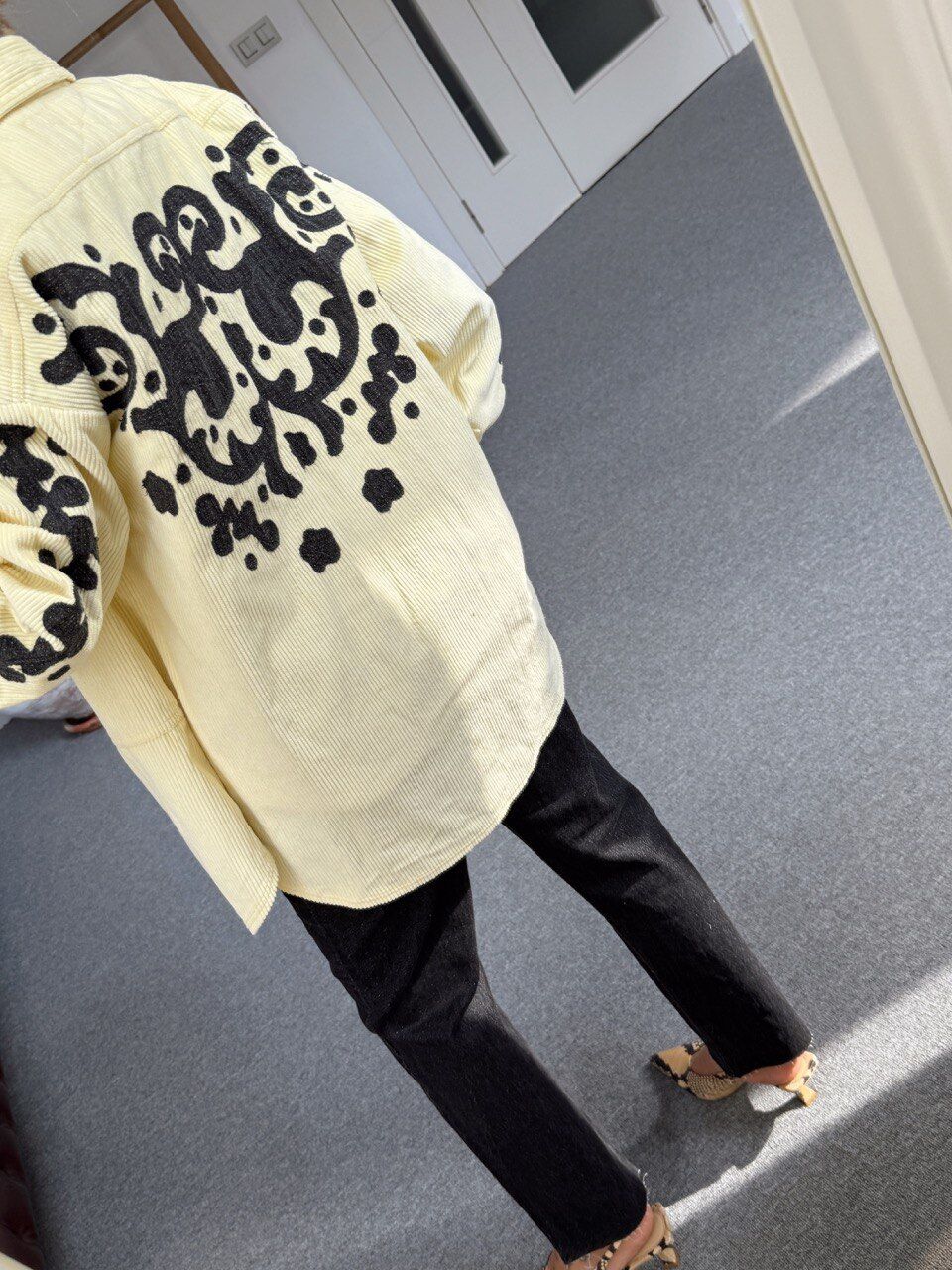 KADİFE İŞLEMELİ İTHAL CEKET