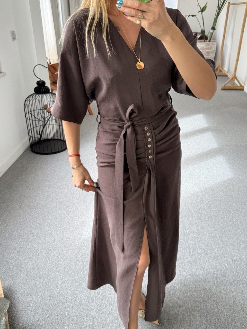 KAHVE BEL DETAY TENSEL ELBİSE