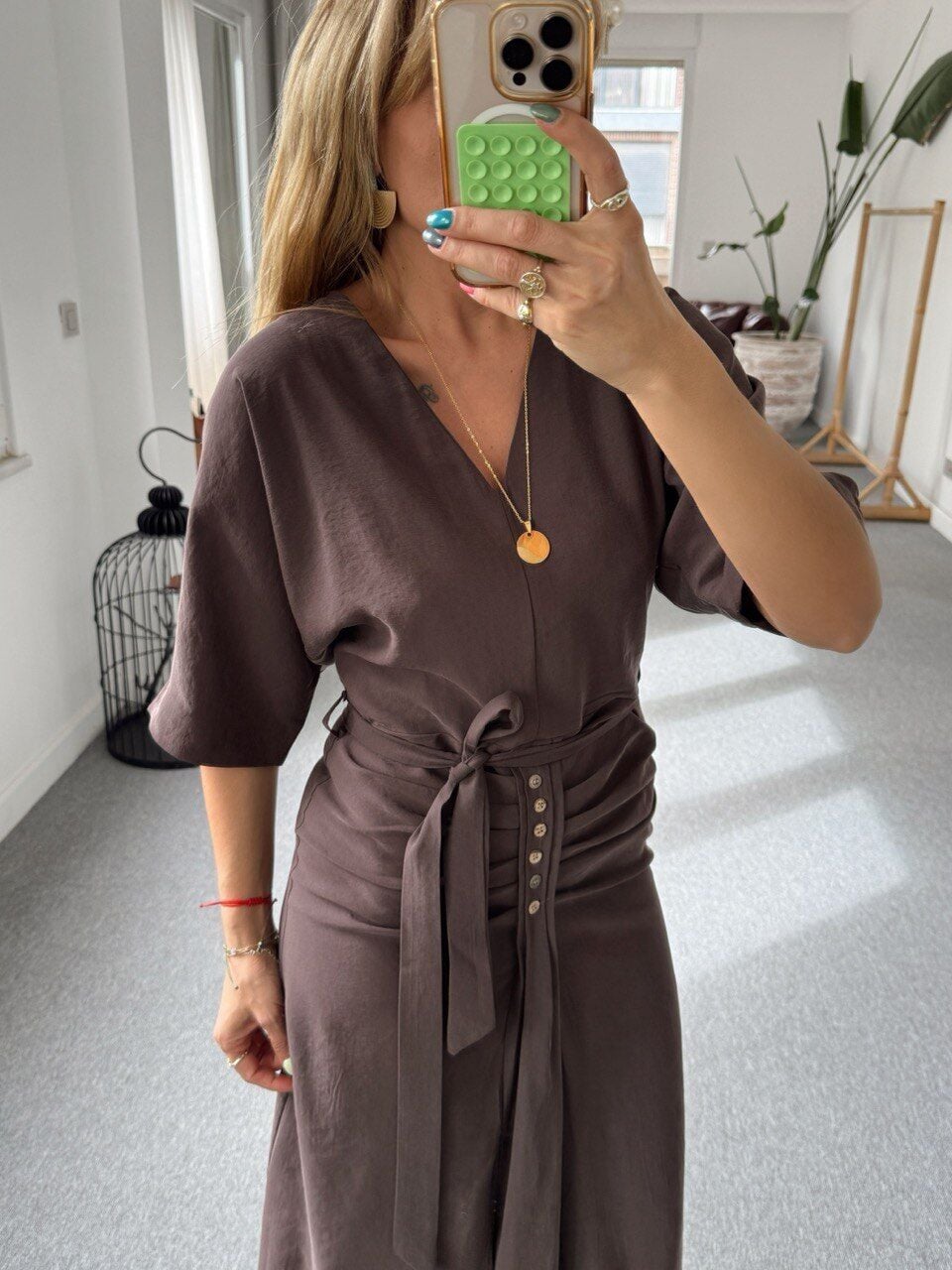 KAHVE BEL DETAY TENSEL ELBİSE