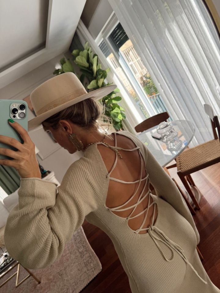 SIRT DEKOLTELİ ÖRME MAXİ ELBİSE