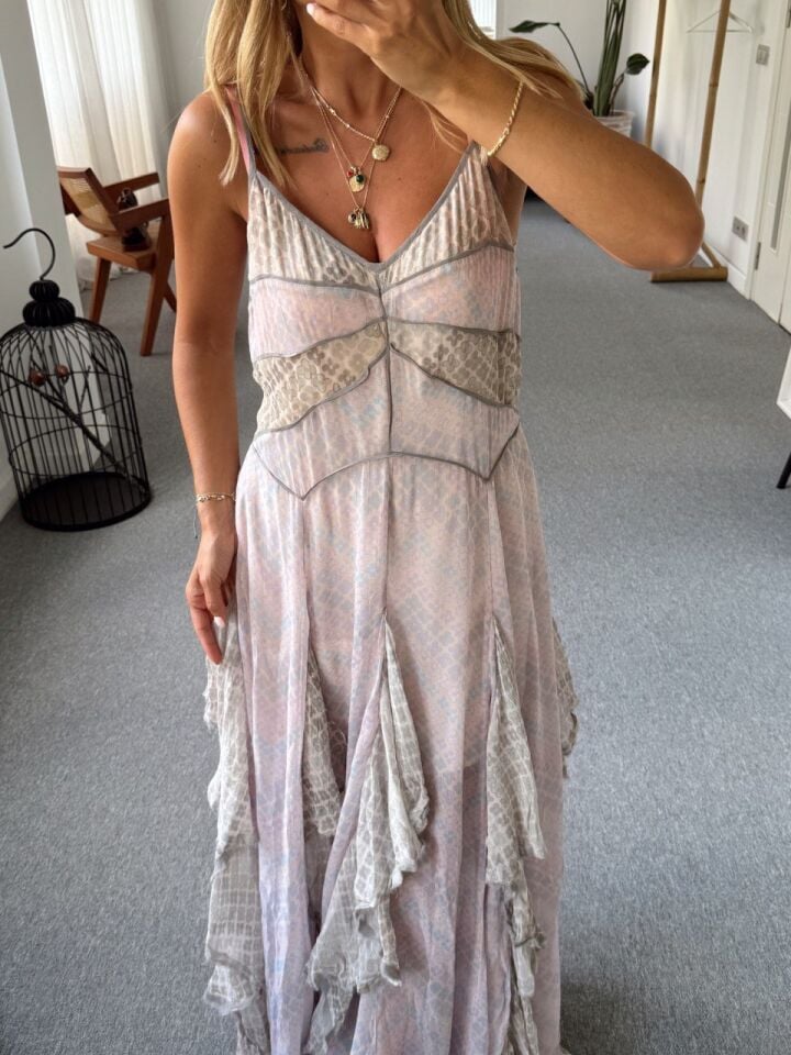 PARÇALI ŞİFON İTHAL ELBİSE