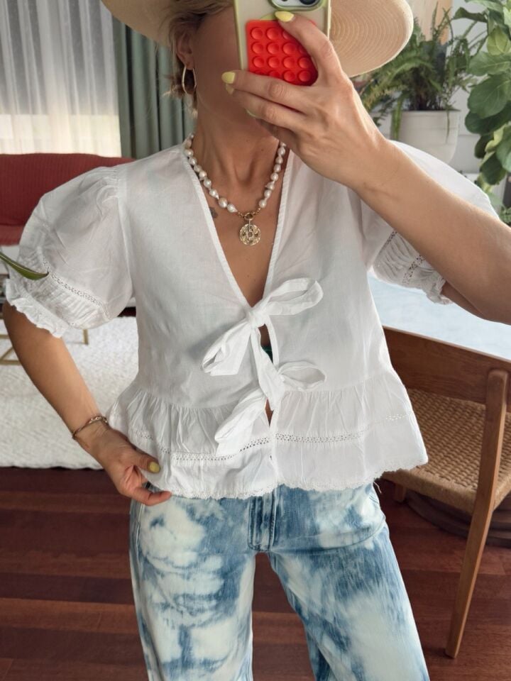 BEYAZ BAĞLAMALI İTHAL BLUZ