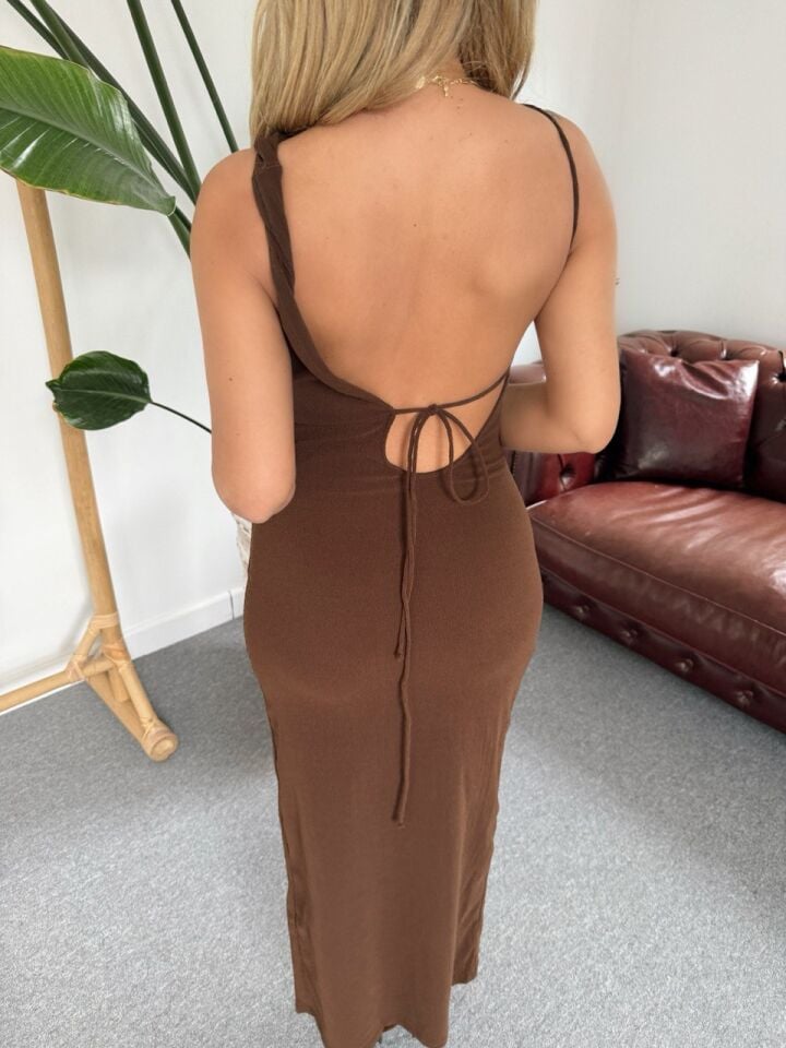 KAHVE SIRT DEKOLTELİ ELBİSE