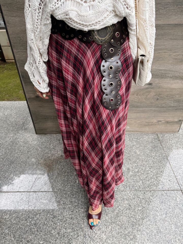 PEMBE KARELİ UZUN ETEK