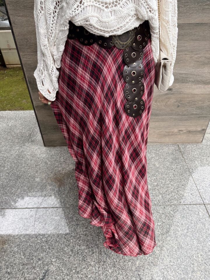 PEMBE KARELİ UZUN ETEK