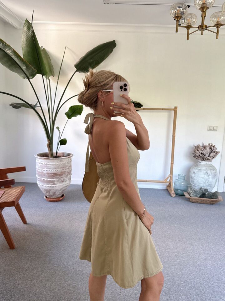 ÇAĞLA  RENGİ HALTER YAKA TENSEL ELBİSE