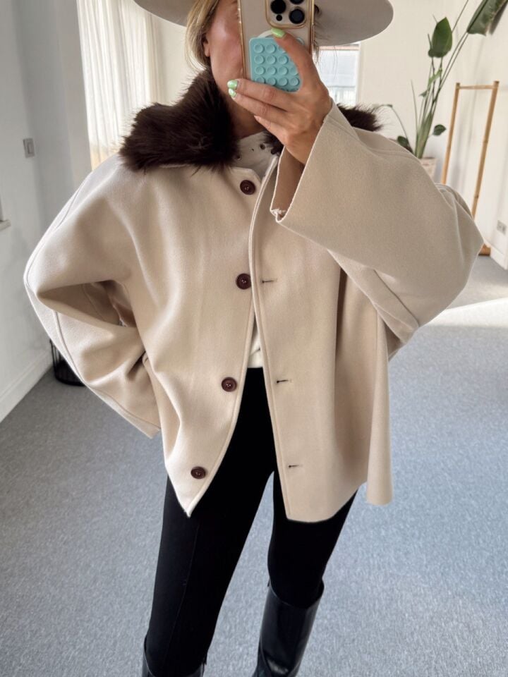 KREM KÜRK YAKA KAŞE CEKET