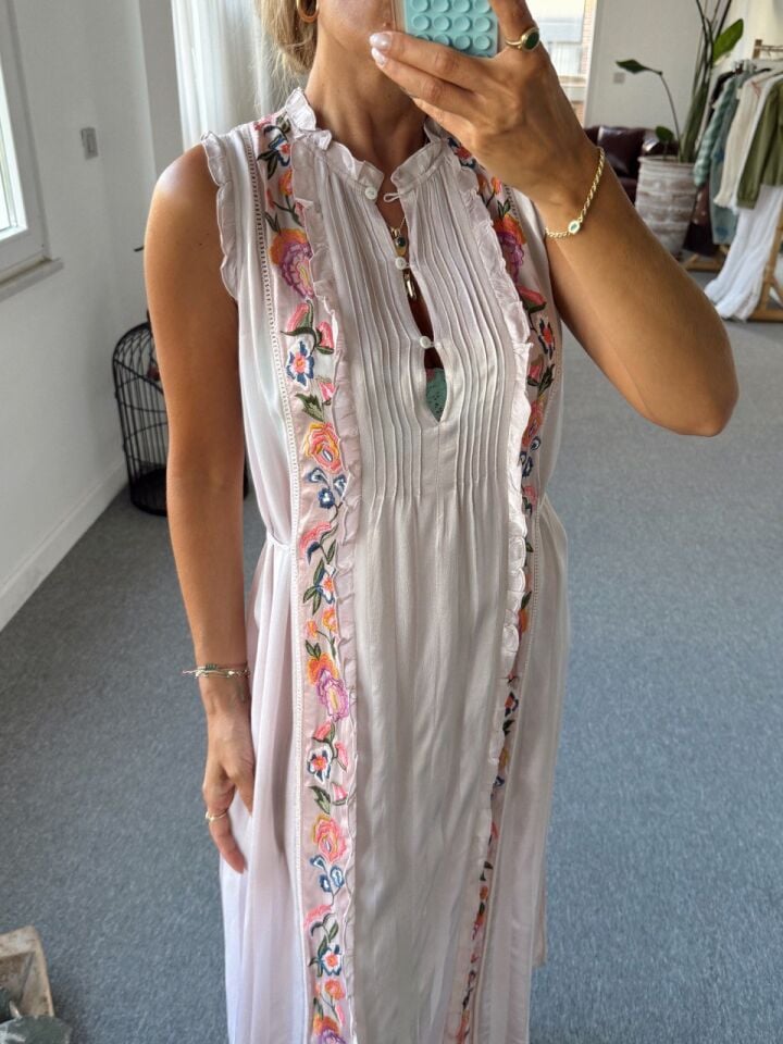 ÇİÇEK İŞLEMELİ İTHAL İPEK SATEN ELBİSE