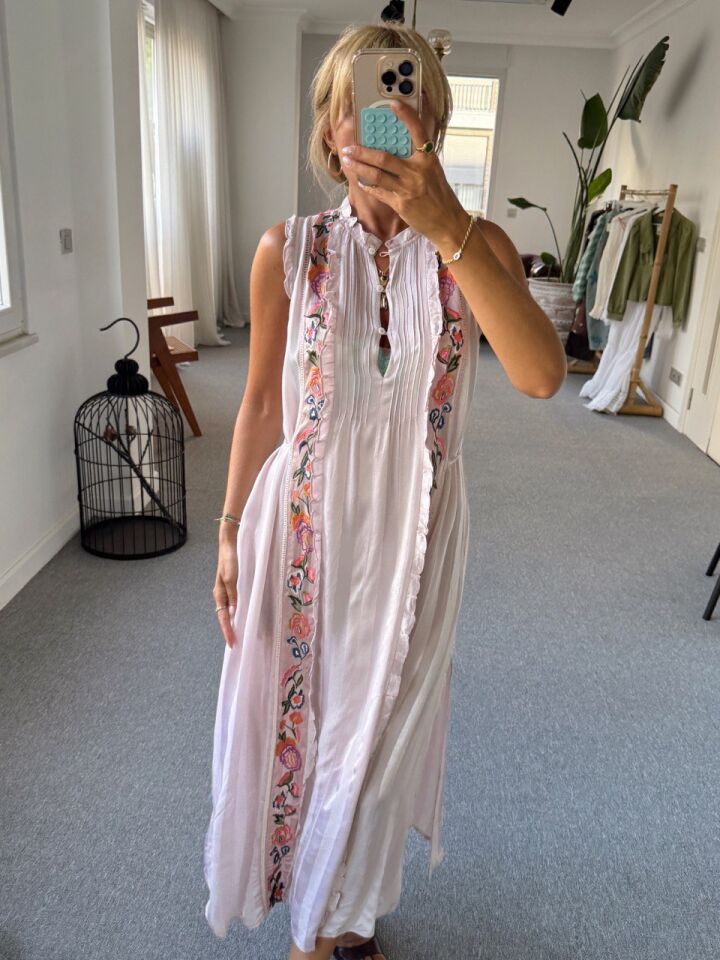 ÇİÇEK İŞLEMELİ İTHAL İPEK SATEN ELBİSE