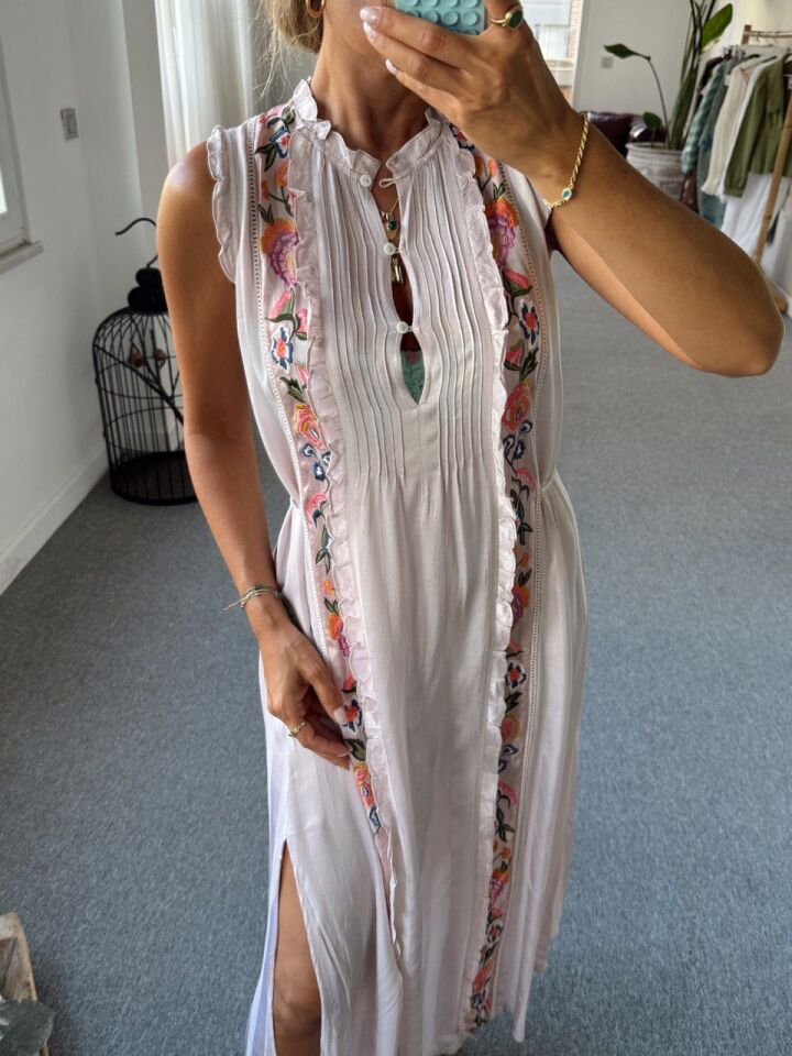 ÇİÇEK İŞLEMELİ İTHAL İPEK SATEN ELBİSE