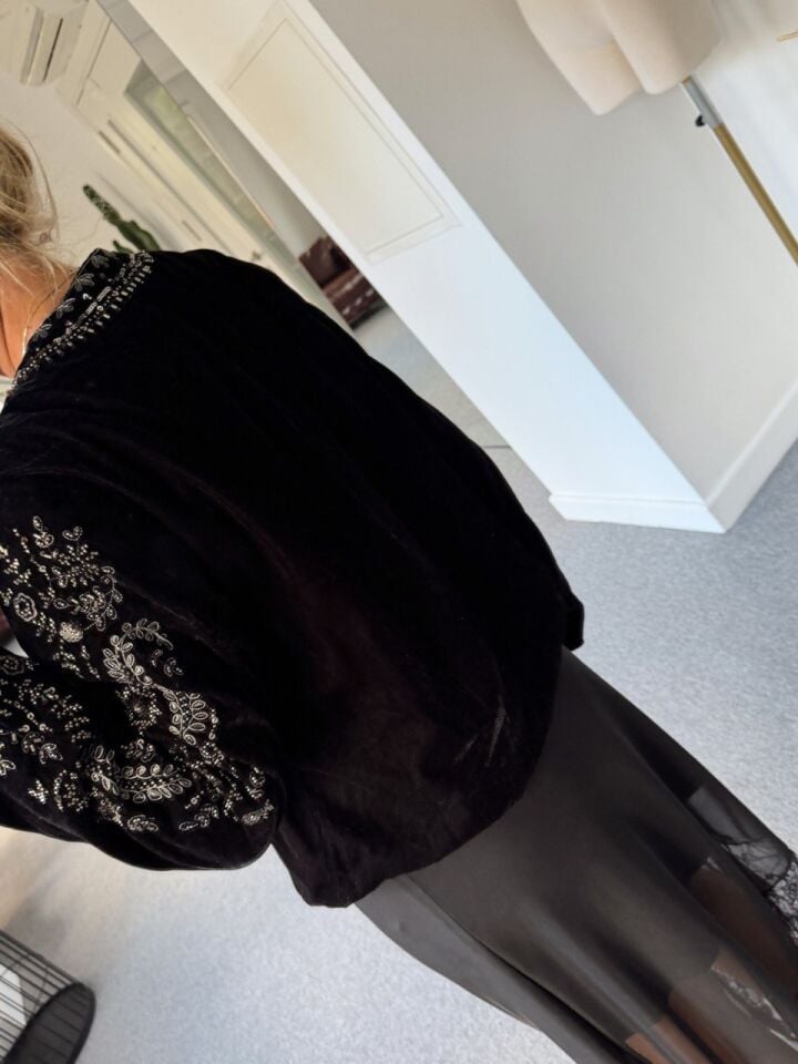 SİYAH KADİFE NAKIŞLI İTHAL CEKET