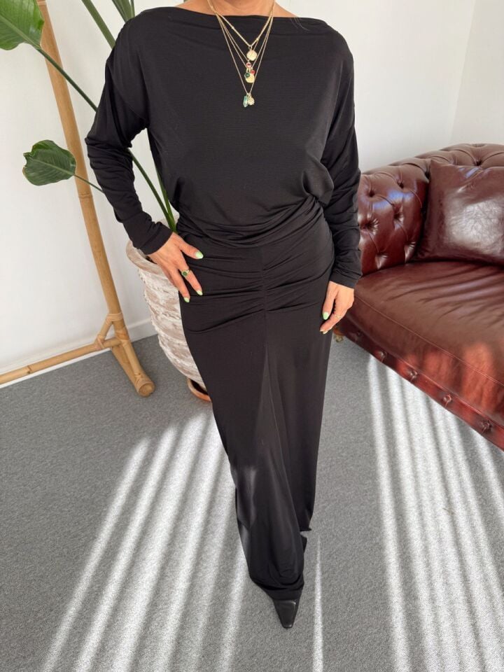 SİYAH SIRT DEKOLTELİ BLUZ ETEK TAKIM
