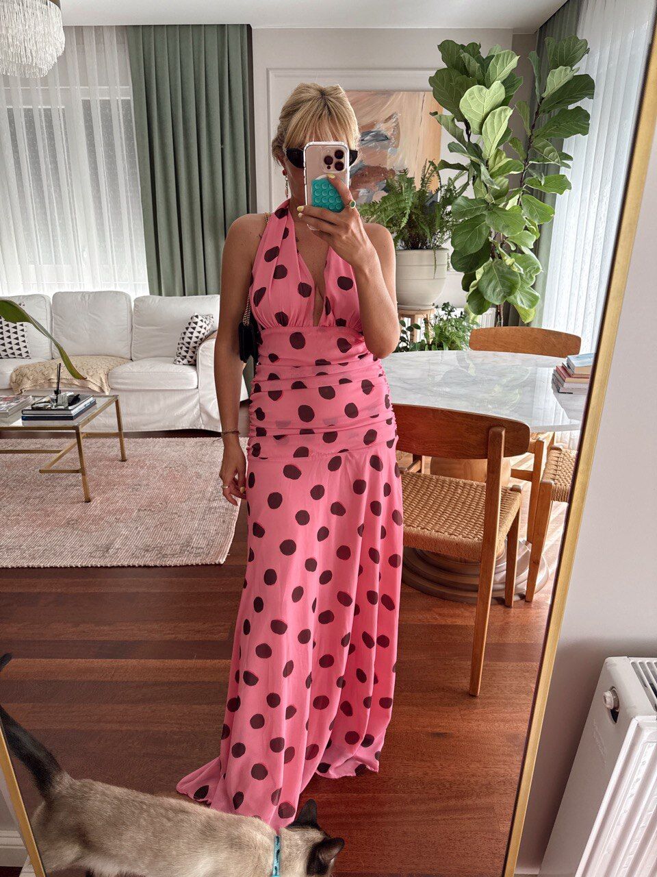 PEMBE PUANTİYE DESEN SIRT DEKOLTELİ ASTARLI ELBİSE