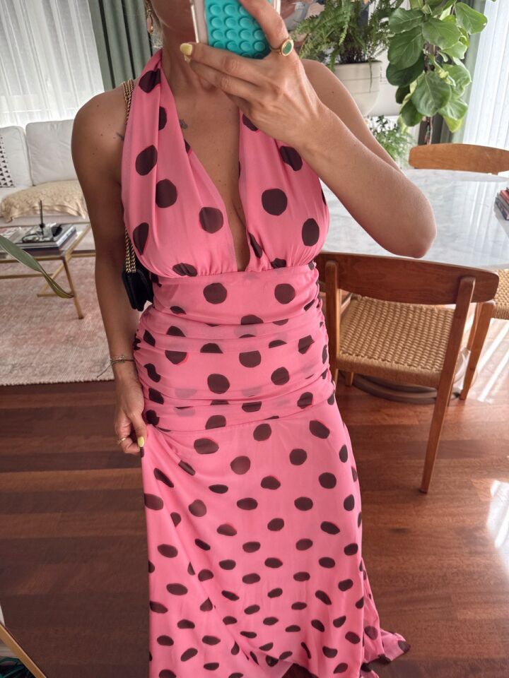 PEMBE PUANTİYE DESEN SIRT DEKOLTELİ ASTARLI ELBİSE