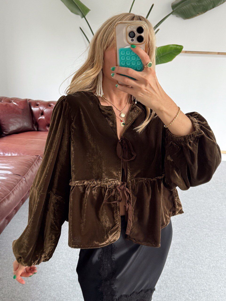 KAHVE KADİFE İTHAL BAĞLAMALI GÖMLEK