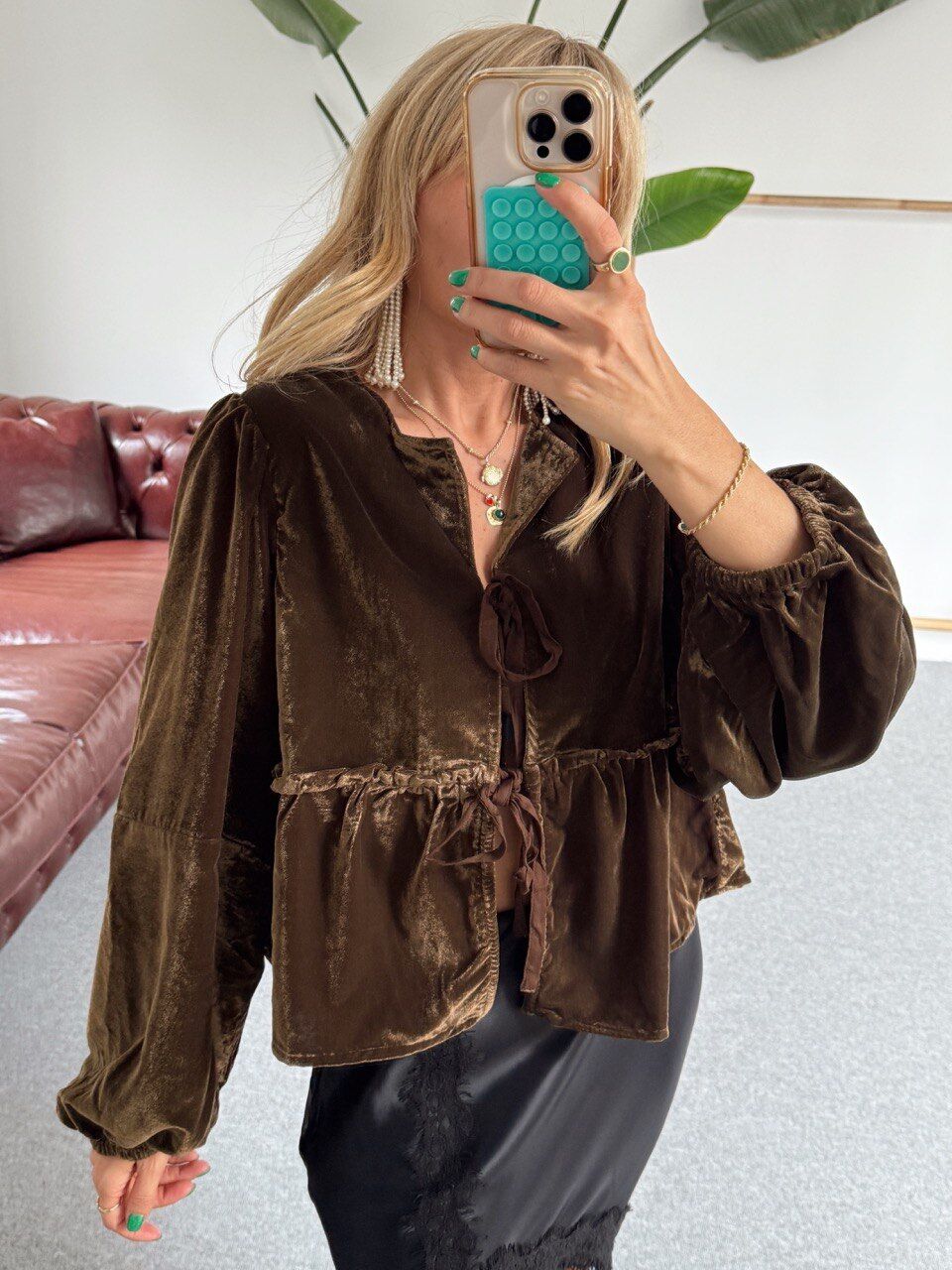 KAHVE KADİFE İTHAL BAĞLAMALI GÖMLEK