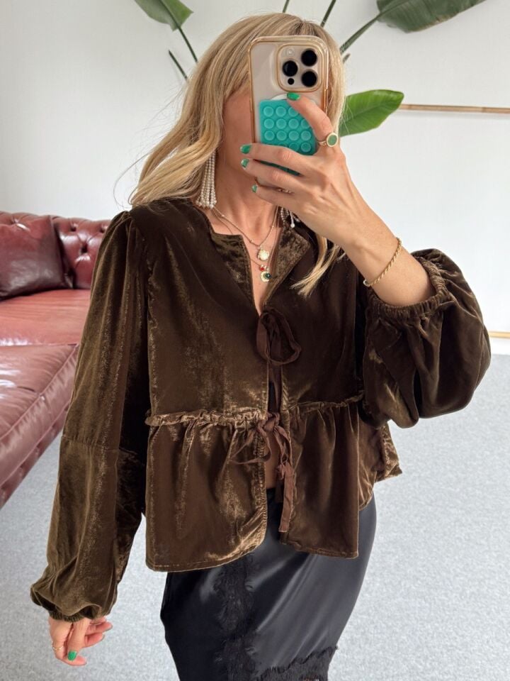 KAHVE KADİFE İTHAL BAĞLAMALI GÖMLEK