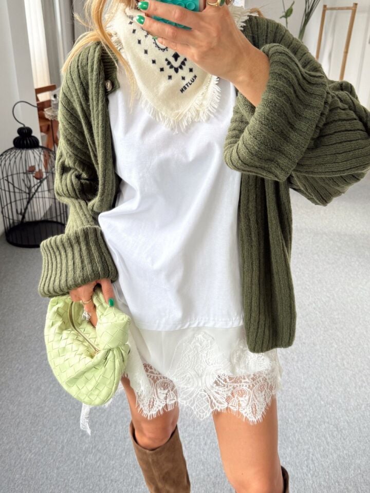 HAKİ DÜĞMELİ TRİKO HIRKA