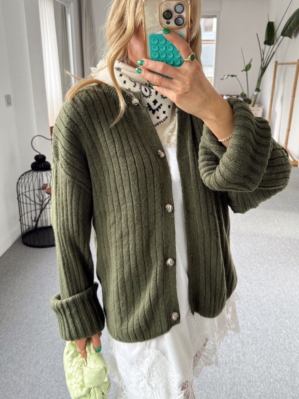 HAKİ DÜĞMELİ TRİKO HIRKA