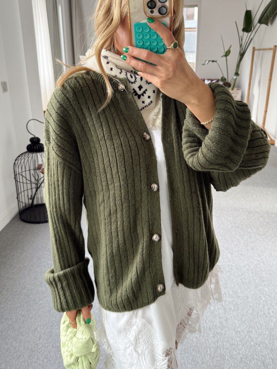 HAKİ DÜĞMELİ TRİKO HIRKA