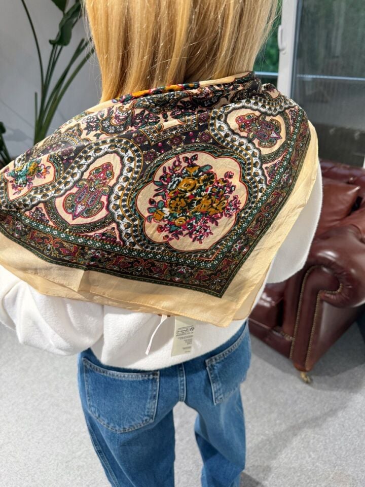 KREM DESENLİ İPEK İTHAL ŞAL