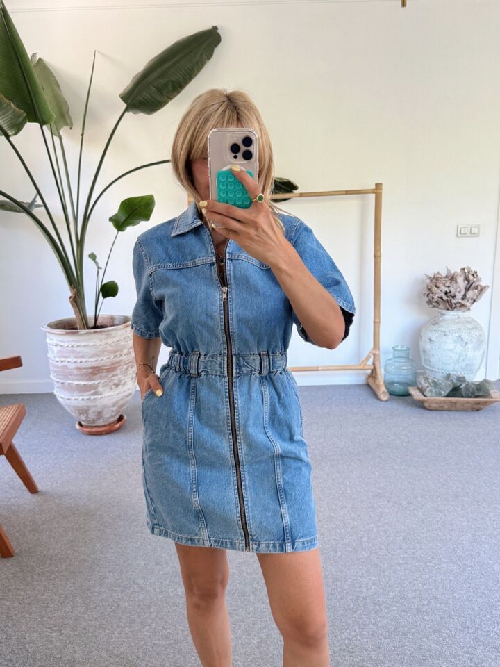 ÖNDEN FERMUARLI DENİM ELBİSE