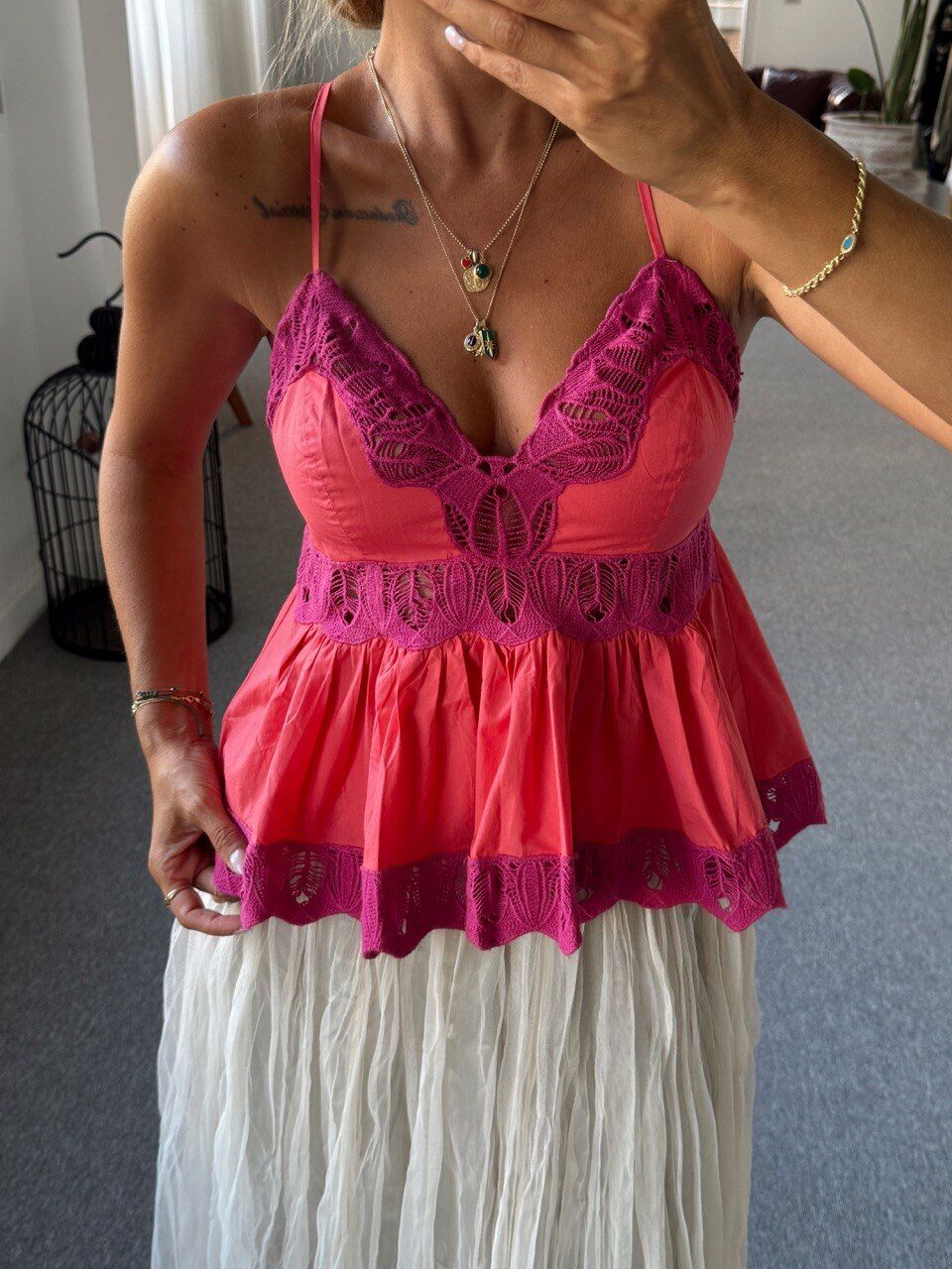 PEMBE  SIRT DETAY ASKILI İTHAL BLUZ