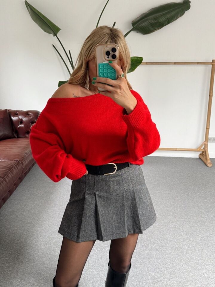 KIRMIZI OMUZ DETAY KAZAK