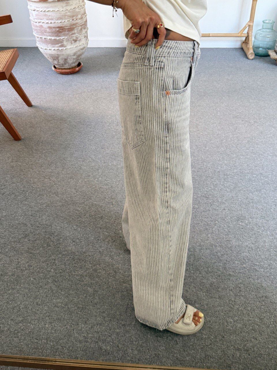 GRİ ÇİZGİLİ DÜŞÜK BEL DENİM PANTOLON