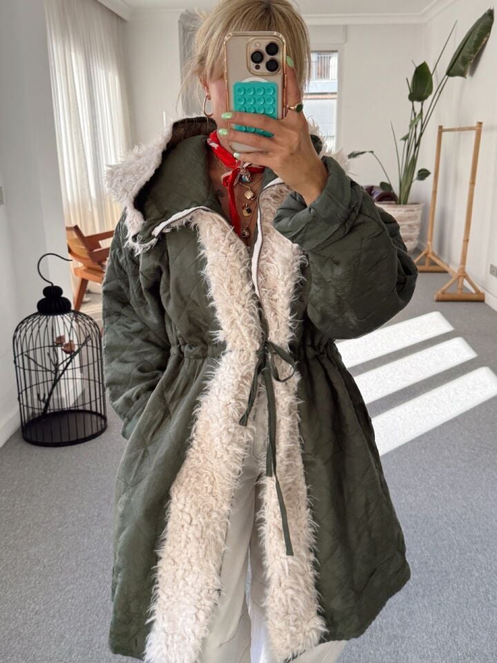 YEŞİL KÜRK DETAYLI İTHAL İNCE PARKA