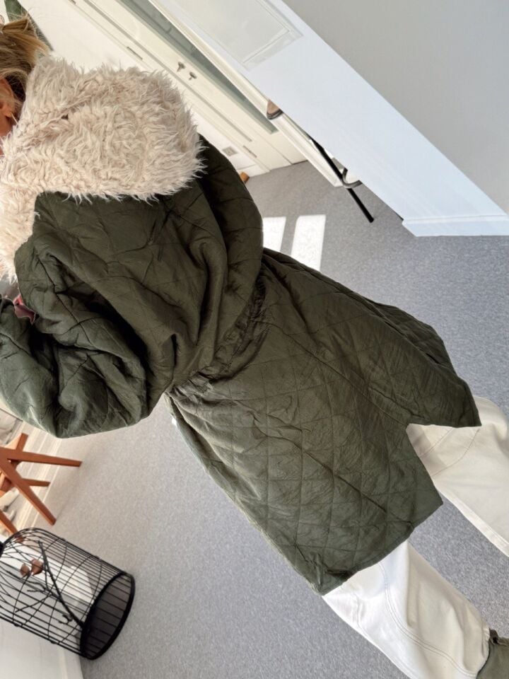 YEŞİL KÜRK DETAYLI İTHAL İNCE PARKA