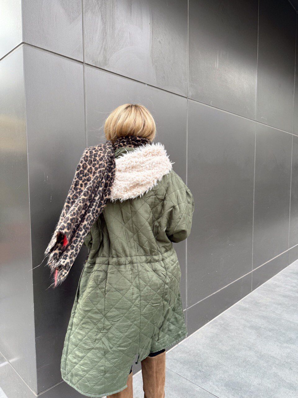 YEŞİL KÜRK DETAYLI İTHAL İNCE PARKA