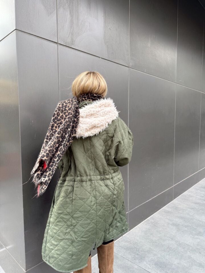 YEŞİL KÜRK DETAYLI İTHAL İNCE PARKA