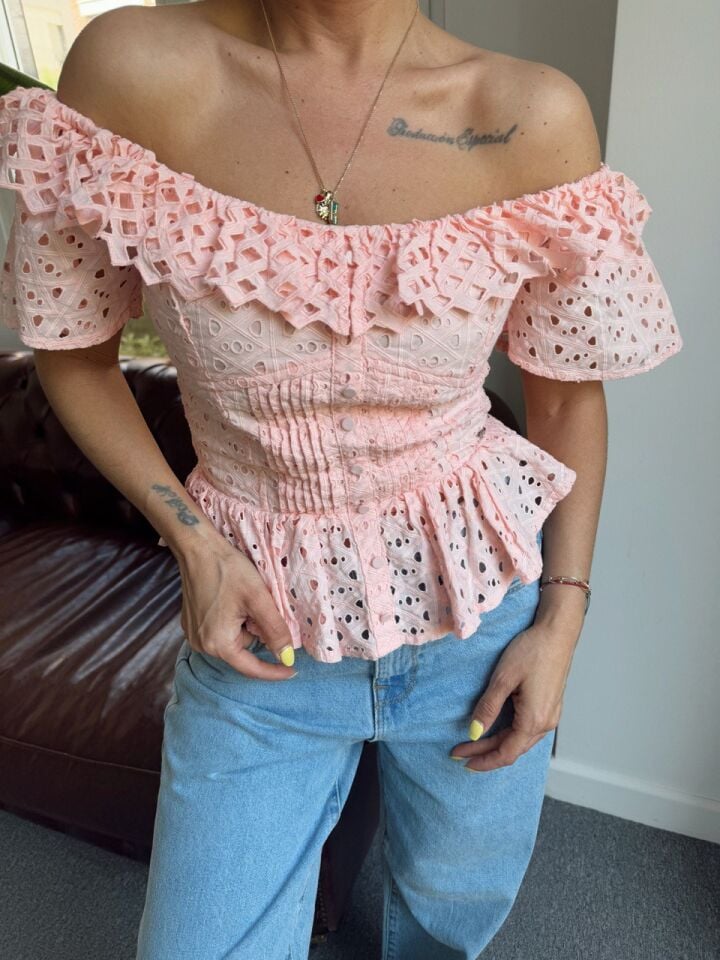 GÜPÜR MADONNA YAKA İTHAL PEPLUM BLUZ