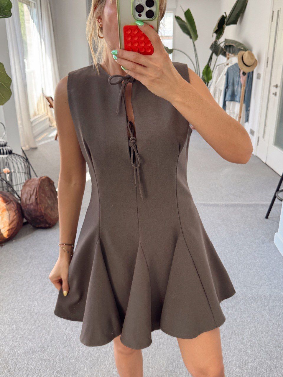 KAHVE GODELİ HALTER YAKA ELBİSE