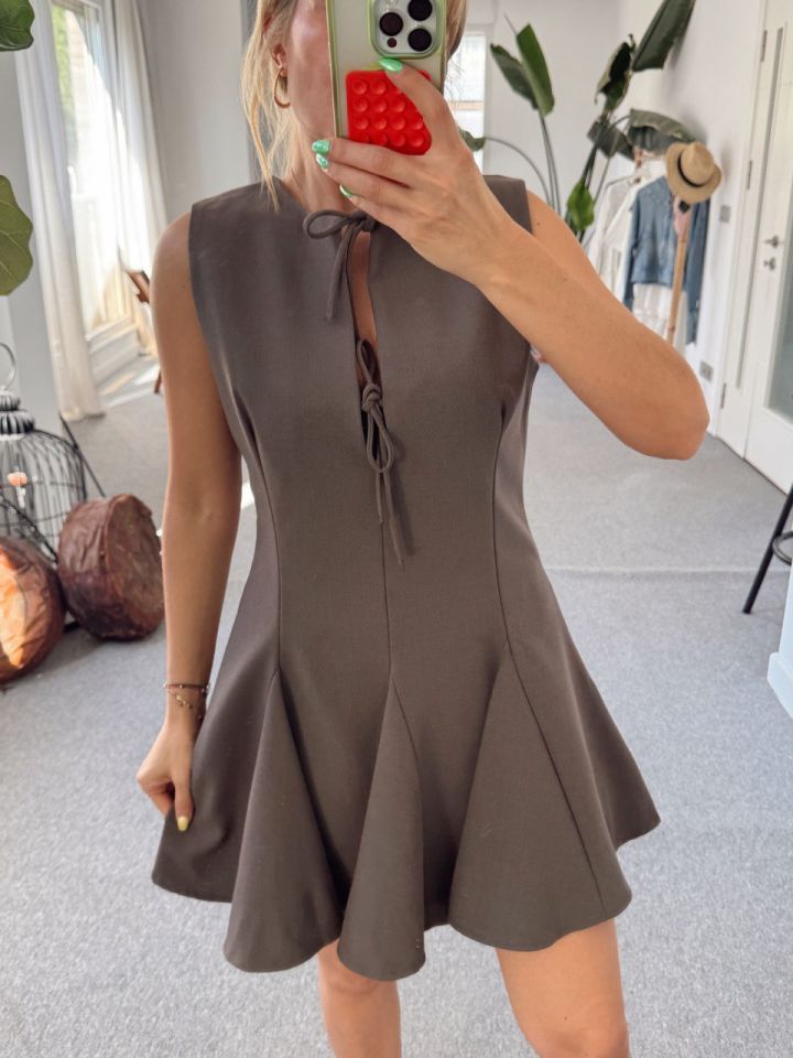 KAHVE GODELİ HALTER YAKA ELBİSE