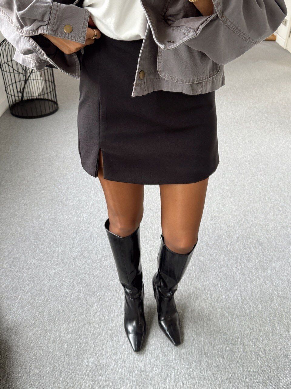 SİYAH YIRTMAÇ DETAY ŞORT ETEK