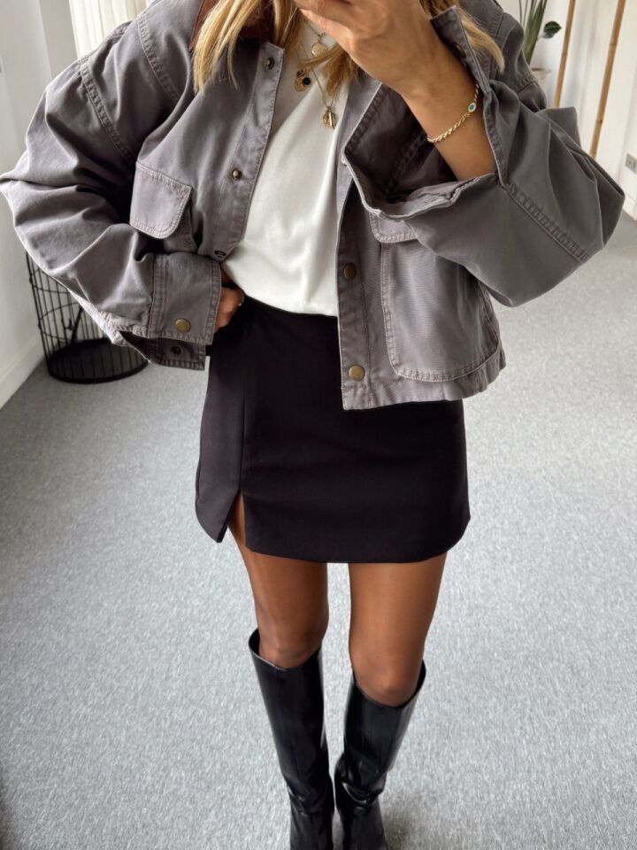 SİYAH YIRTMAÇ DETAY ŞORT ETEK M