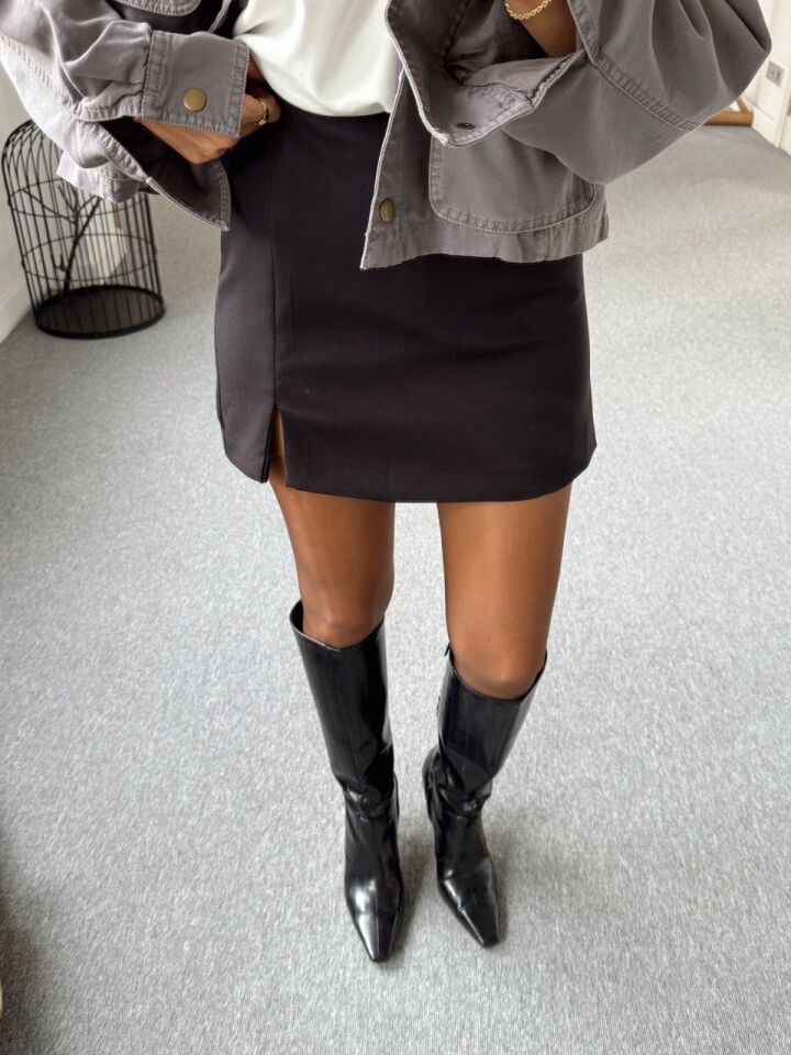 SİYAH YIRTMAÇ DETAY ŞORT ETEK M