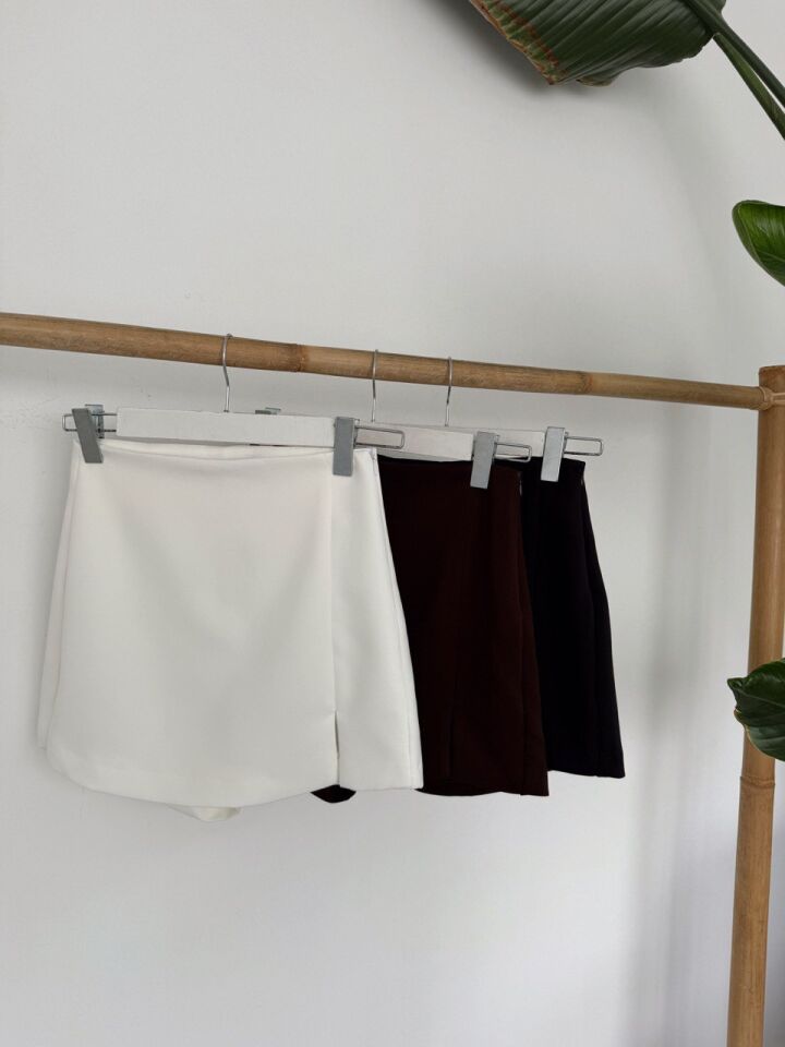BEYAZ YIRTMAÇ DETAY ŞORT ETEK