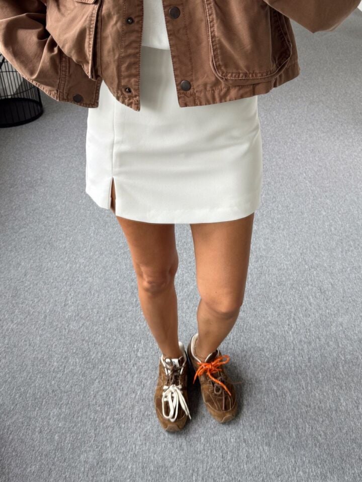 BEYAZ YIRTMAÇ DETAY ŞORT ETEK
