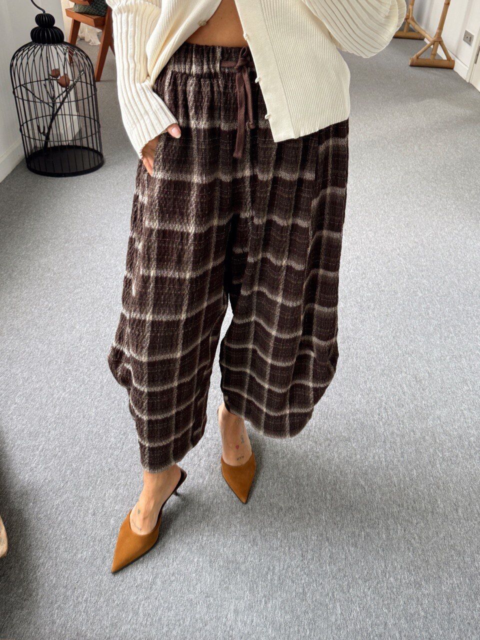 KAHVE EKOSE BAĞCIKLI PANTOLON